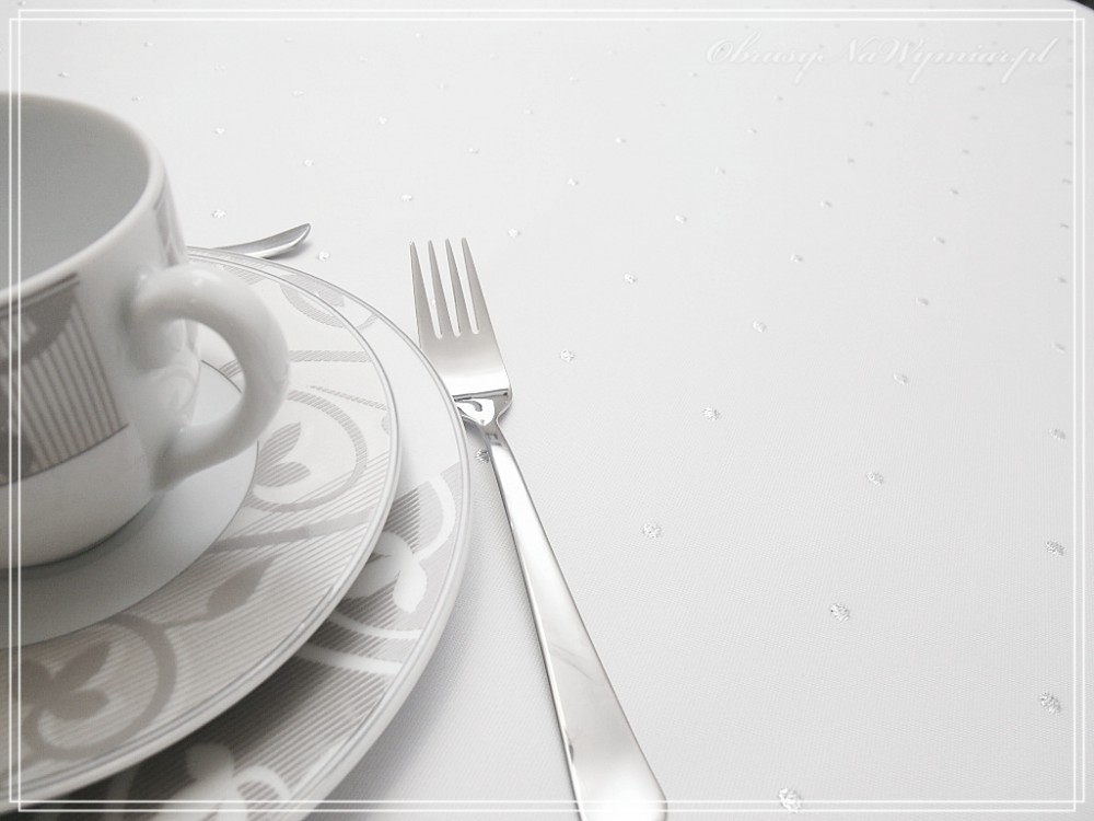 Obrus plamoodporny DE LUX KROPKI SREBRNE