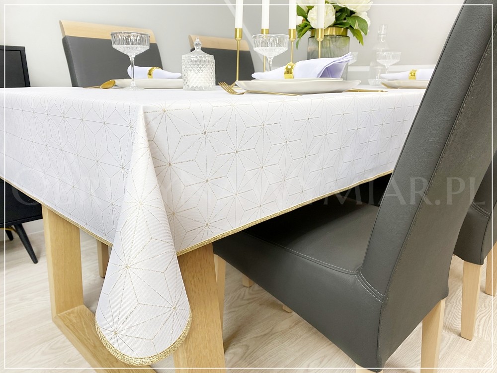 Obrus plamoodporny DE LUX DIAMENTY ZŁOTE wykończone złotą lamówką